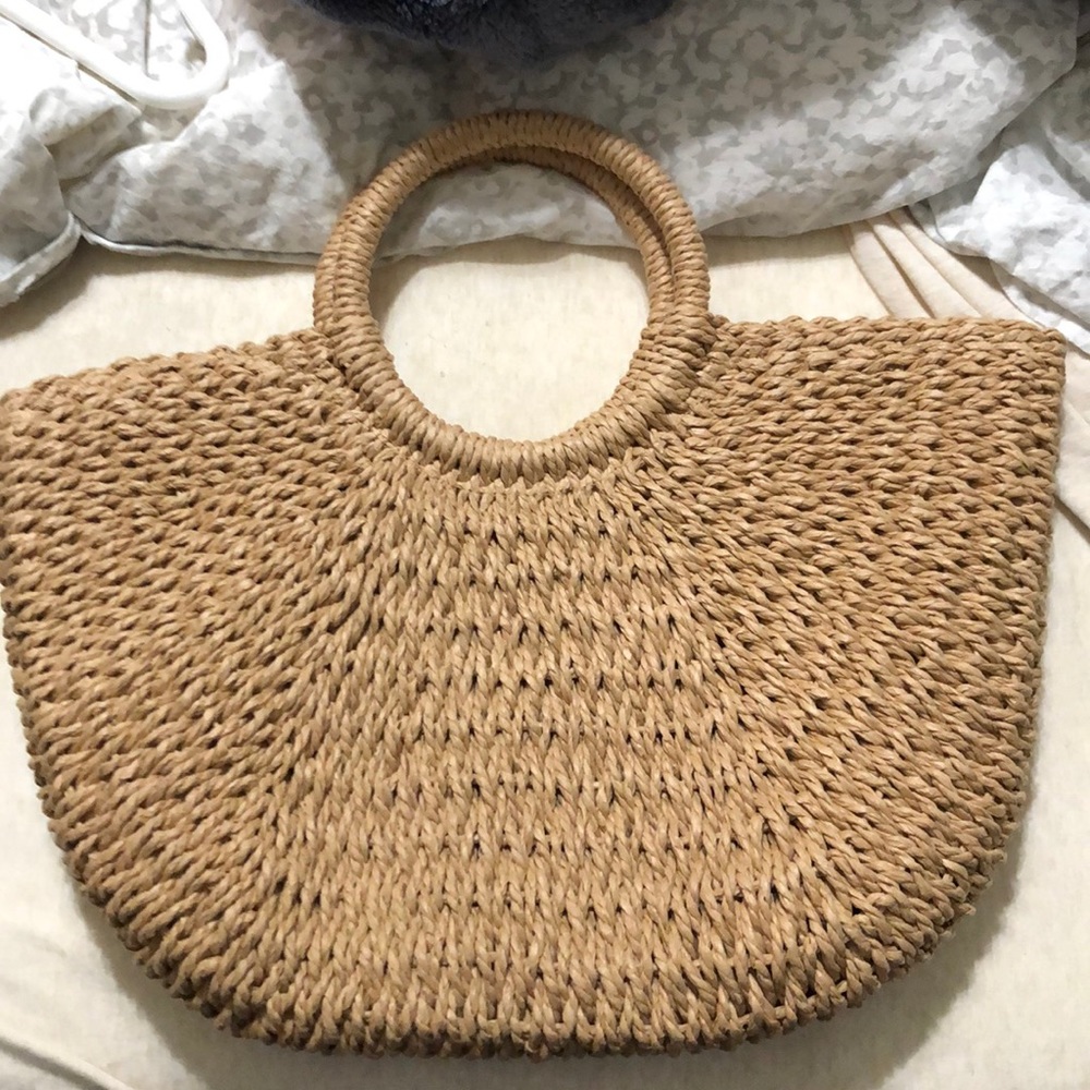 Straw hand bag
